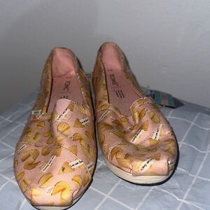 TOMS Women's Pink Flats with Yellow Pattern